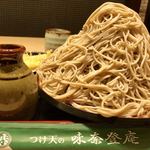 味奈登庵 - 見事な富士山型に盛り上げた1kgの蕎麦