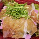 トラットリア ヒューメ - 生ハムサラダ京しば漬けドレッシングがけ