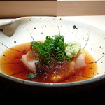 菊鮨 - ◆鰆（玄海）・・1週間寝かせ、藁で炙った品。玉ねぎのすりおろし、出し醤油で頂きます。