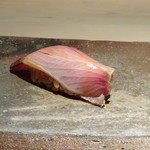 菊鮨 - ◆鰤（佐渡）・・この時期が旬だそう。イカを食べているので旨みが増すとか。 上質な脂を感じこれも美味。