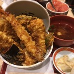 Tempura Ebinoya - なかなかに豪華に観える天丼です（＾ν＾）