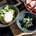 焼肉処いっとう - 「和牛カルビと牛ホルモンランチ」のサラダ ＆ 副菜