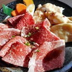 焼肉処いっとう - 「和牛カルビと牛ホルモンランチ」のメイン（肉大盛）