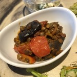 ププ　キッチン - レンズ豆とナスのセミドライトマト炒め