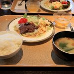 珈琲館・停車場 - 日替わりメニューです。メインの焼き肉も具だくさんのナメコ汁もgood♪