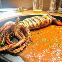 パージナ イタリアン ファイアワークス プラス カフェ ～薪焼きイタリアンとワイン～ - ヤリイカの薪釜１本焼き