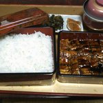 和食いけす・なかむら - 料理写真:今回はうな重の特を食べてきました。皮目は、パリッとしていて、身のほうはふわっとしていて、ウナギの臭みもなくてすごくおいしかったです。