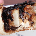 ベーカリー ブレッド ＆ グラス - 中にはクリームチーズも入っていて、麦酒にもワインにも合います(^^♪