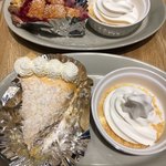 Surappikekusu - ココナッツバナナクリームパイとミシガンサワーチェリーパイ