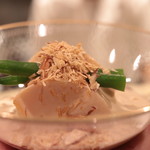 安久 - 柿と三度豆の胡麻和え、アーモンドがけ