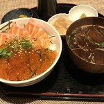 Yurishige - 大粒いくらとサーモンの親子海鮮丼980円