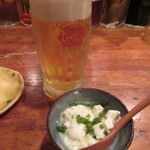 オリオン生ビール(550円)とつき出しのゆし豆腐(200円)