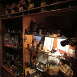 森の賢者 - フクロウの置物がいっぱい