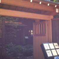 エノテカピッツェリア 神楽坂スタジオーネ - 入口：入って奥にエレベータ有　5Fがお店です