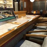 丸喜すし - 老舗感、漂う店内（承認済み）