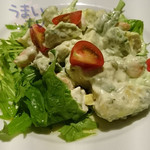 楽屋 - アボガドと海老のサラダ　864円