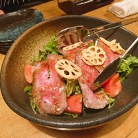 六献 品川店 - ローストビーフサラダ