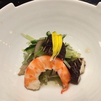 大和屋 横浜店 - 先付　水菜と舞茸の浸し 巻海老　椎茸　 黄菊