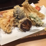 吉祥庵 - 大海老と野菜の天ぷら盛り合わせ￥1350