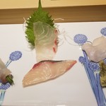鮨処 音羽別館 - 左から コチ・淡路鯛(上) 長崎シマアジ・クエ