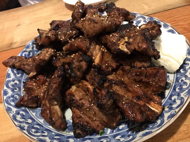 久留米名物 骨付きカルビ が美味しい 地元民に愛されるお店 馬刺しもあるぜよ By はるきち 骨付きカルビーの店 げん氣亭 南久留米 居酒屋 食べログ
