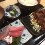 男しゃく - ♪牛カルビ焼き刺身付き定食￥890