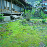 旅舎右馬允 - 裏庭（うらには）より