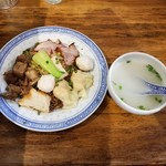 香港麺 新記 - 全部具入りつゆなし麺の香港麺