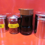 ラーメン二郎 - 卓上調味料