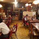 居酒屋まりも - もっと広い店内です！