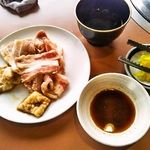 尼崎牧場 - 松茸の味お吸い物のようなスープ、たくあん細切り。