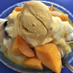 阿婆冰 - マンゴーかき氷NT$120≒440円+雪花冰NT$20≒76円+プリンNT$15≒57円
