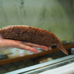 寿司栄 - 藁で燻したカマシタのトロ