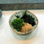 寿司栄 - カワハギの肝、海苔、浅葱