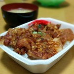 日本亭 - 「ぶっかけラー油のからあげ丼」