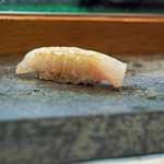 寿司栄 - カレイの縁側の握り