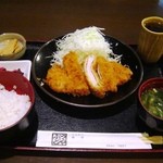 とんかつ割烹　ぶどうや - ロースカツ