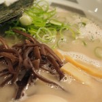 虎辰 - 豚骨ラーメン味玉子アップその３