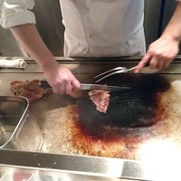 ビューアンドダイニングザスカイ - VIEW ＆ DINING THE Sky @The New Otani 国産牛ステーキの調理風景