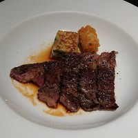 ビューアンドダイニングザスカイ - VIEW ＆ DINING THE Sky @The New Otani とても柔らかく脂身が美味しい国産牛ステーキ ガーリックソースを掛けて