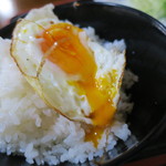 味処花しょく - 目玉焼きオンザライス