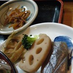 山しげ - かつ丼（きんぴら＆煮物）