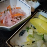 山しげ - かつ丼（酢の物＆煮物）