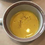 トラットリア オッティモ - ランチに付くスープ。今日はかぼちゃのポタージュ。