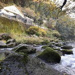 妙見石原荘 食菜石蔵 - 露天風呂からの景色。
      本当に外です。