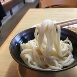 名もないうどん屋 - 産まれたての裸の麺はイヤらしくない
      アートを感じる