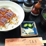 Hana Shoubu - ミニ鰻丼　あっさり風味のタレでバクバクイケちゃう感じ。ウナギは肉厚で外パリ中トロ～♪　2017/12/03