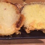 自家製さぬきうどんと肉 甚三 - 野菜天（サツマイモ天 + 玉ネギ天） + ちくわ天（アップ）