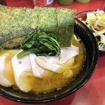 家系総本山 ラーメン 吉村家 - チャーシューメン+野菜畑  ¥810+60