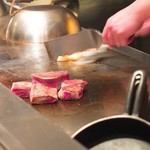 鉄板バンビーナbyうしごろ - Live感を味わえるカウンター席がオススメ